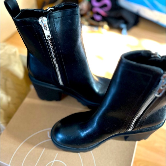 Urban Outfitters leather boots - Picture 2 of 7